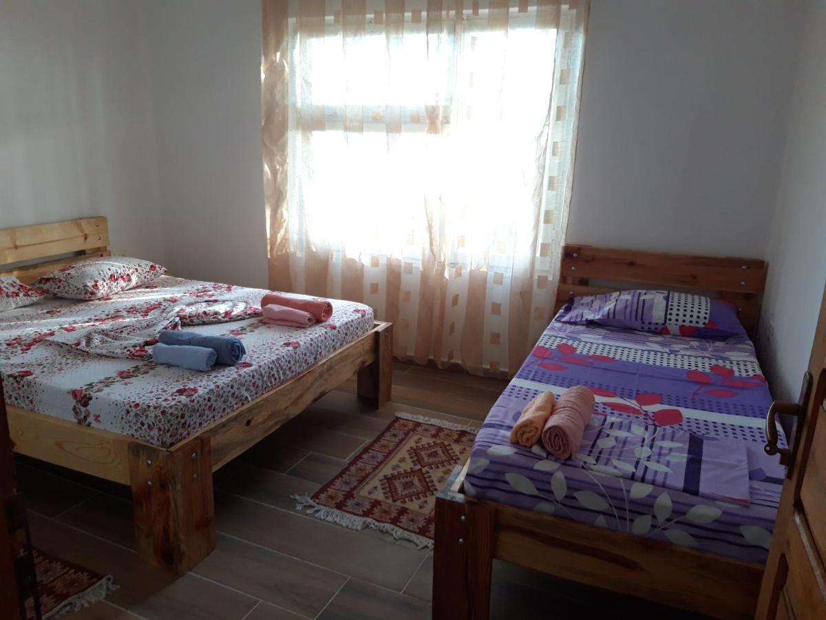 Bujtinat Skenderi Gjinar 2别墅 外观 照片
