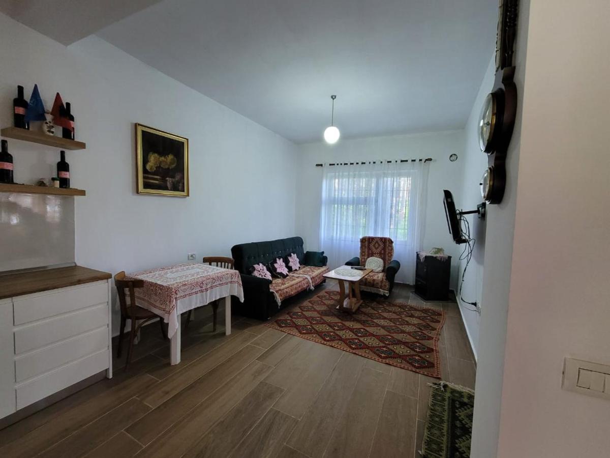 Bujtinat Skenderi Gjinar 2别墅 外观 照片